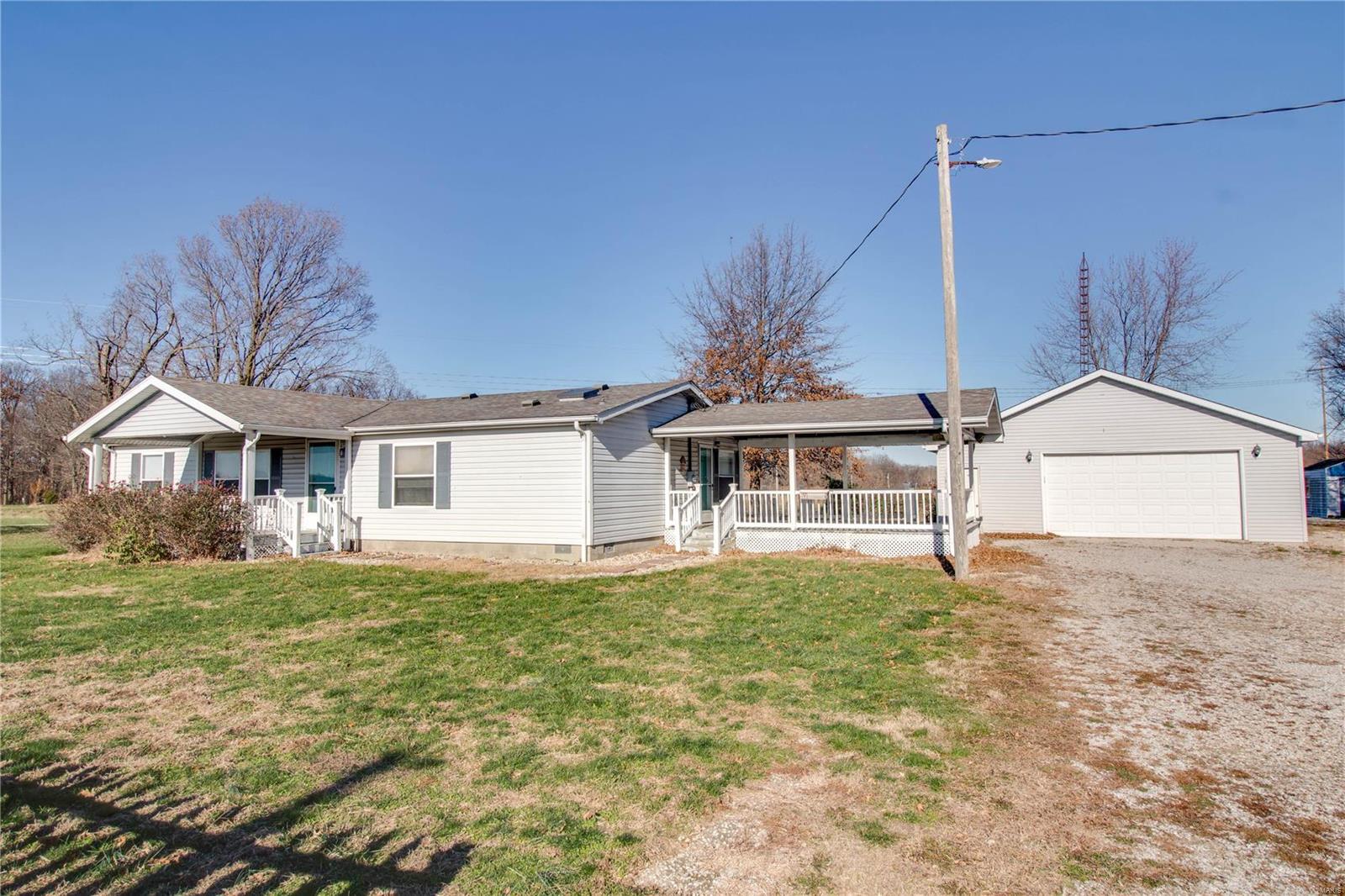 14430 Spillway Road Girard, IL 62640 - Photo 5 of 45