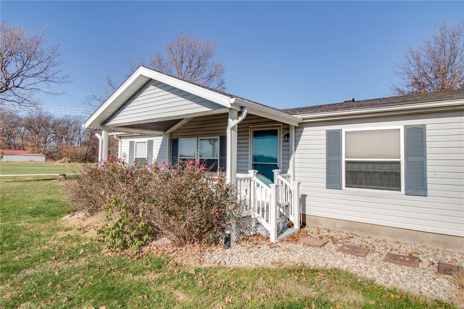 14430 Spillway Road Girard, IL 62640 - Photo 7 of 45