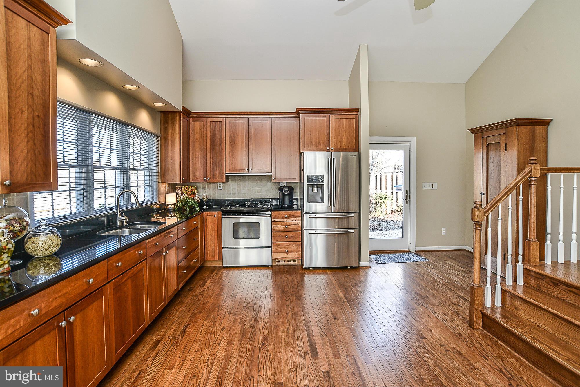 628 Tazewell Road Northwest Vienna, VA 22180 - Photo 8 of 30 Kitchen