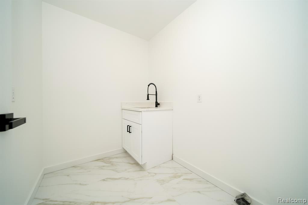 2729 Powderhorn Ridge Road Rochester, MI 48309 - Photo 54 of 95
