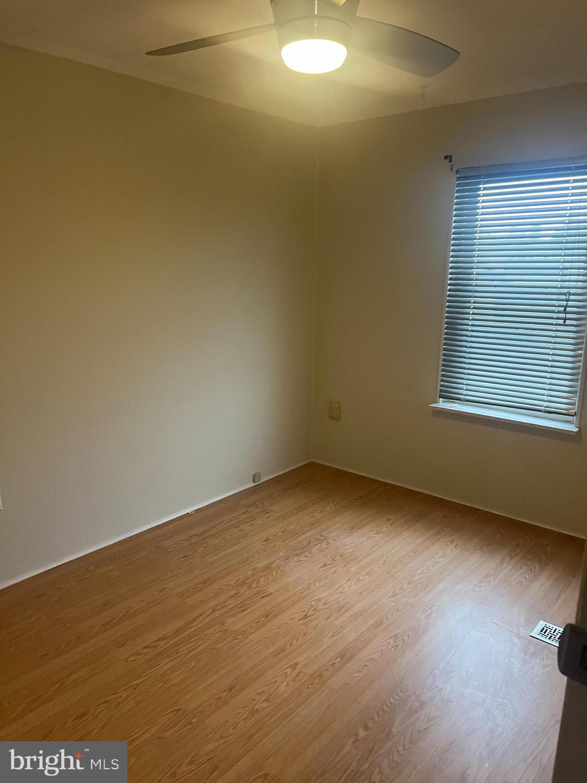 577 Miles Standish Lane Buena, NJ 08310 - Photo 4 of 7 an empty room with a window