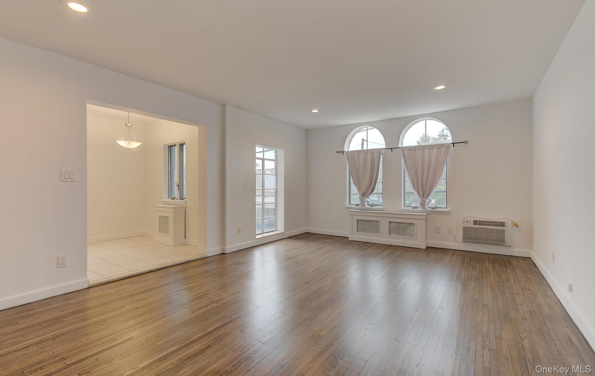 215 Middle Neck Road, Unit 22B Great Neck, NY 11021 - Photo 9 of 17 Gallery Image 9