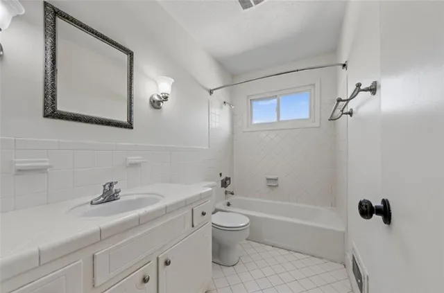 $297,500 | 10412 Indiana Avenue, Kansas City, MO 64137