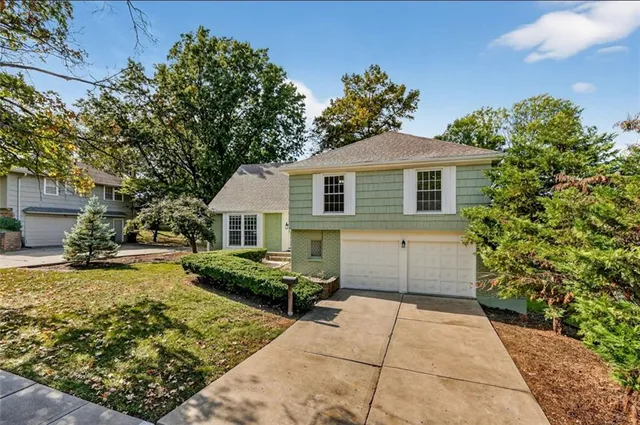 $297,500 | 10412 Indiana Avenue, Kansas City, MO 64137