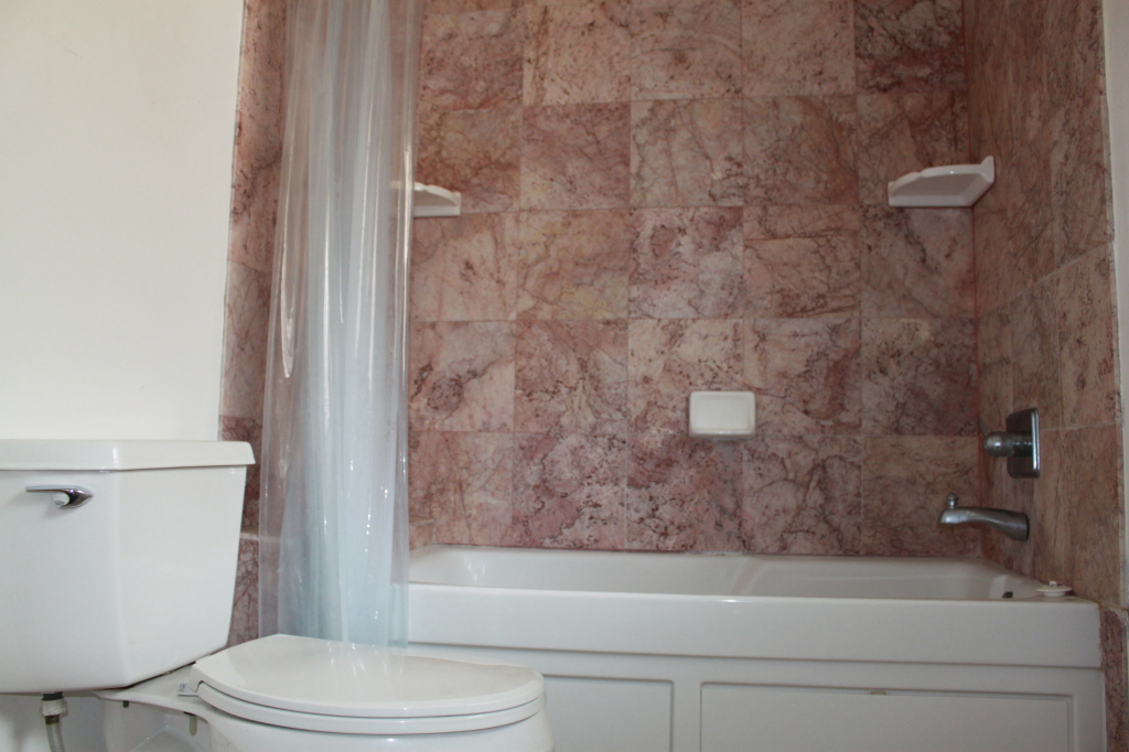 1186 Palomino Road Santa Barbara, CA 93105 - Photo 9 of 21 a bathroom with a toilet and a bathtub