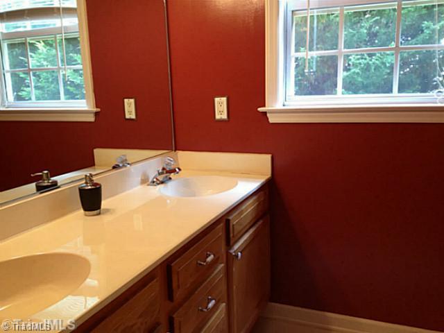 5310 Springhouse Farm Road Winston-Salem, NC 27107 - Photo 8 of 14 Master Bath/Spa.