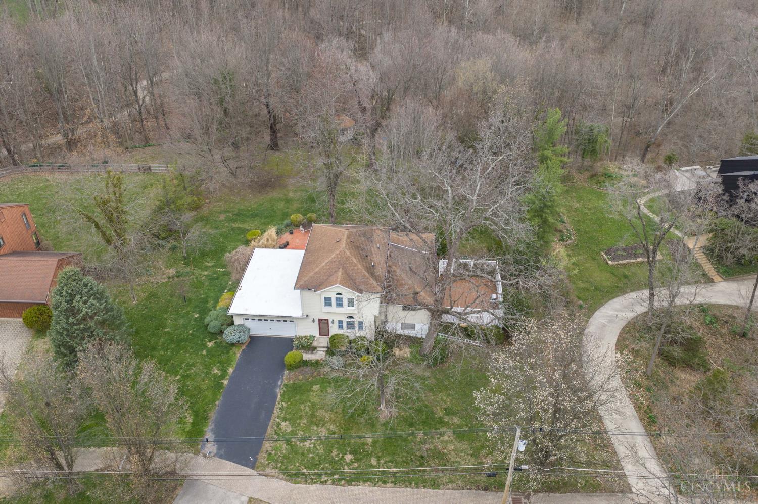10810 Deerfield Road Montgomery, OH 45242 - Photo 9 of 25
