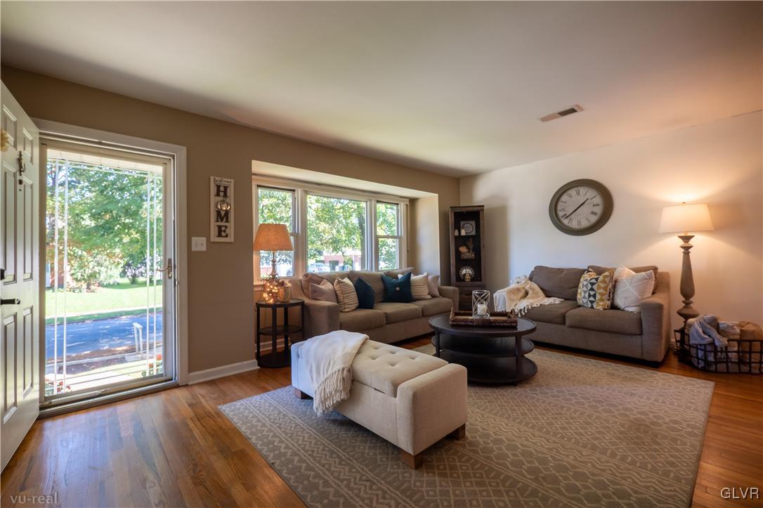 2977 Avon Road Bethlehem, PA 18017 - Photo 3 of 30 Gallery Image 3