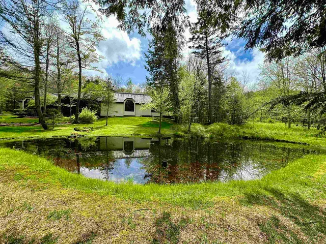 $1,100,000 | 16 Springhill Road, West Dover, VT 05356