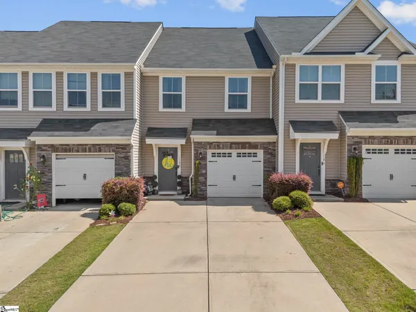 $274,900 | 108 Roundtree Drive, Simpsonville, SC 29681