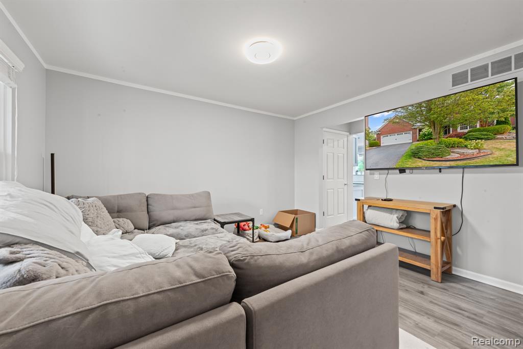 1228 Parkland Road Lake Orion, MI 48360 - Photo 16 of 44