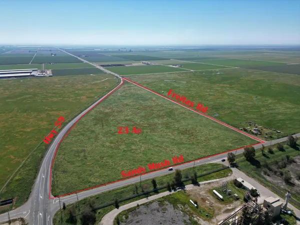 a view of a tennis court