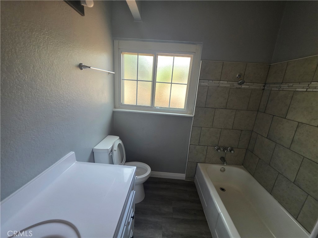 5801 Walter Street Riverside, CA 92504 - Photo 20 of 33 HALLWAY BATHROOM