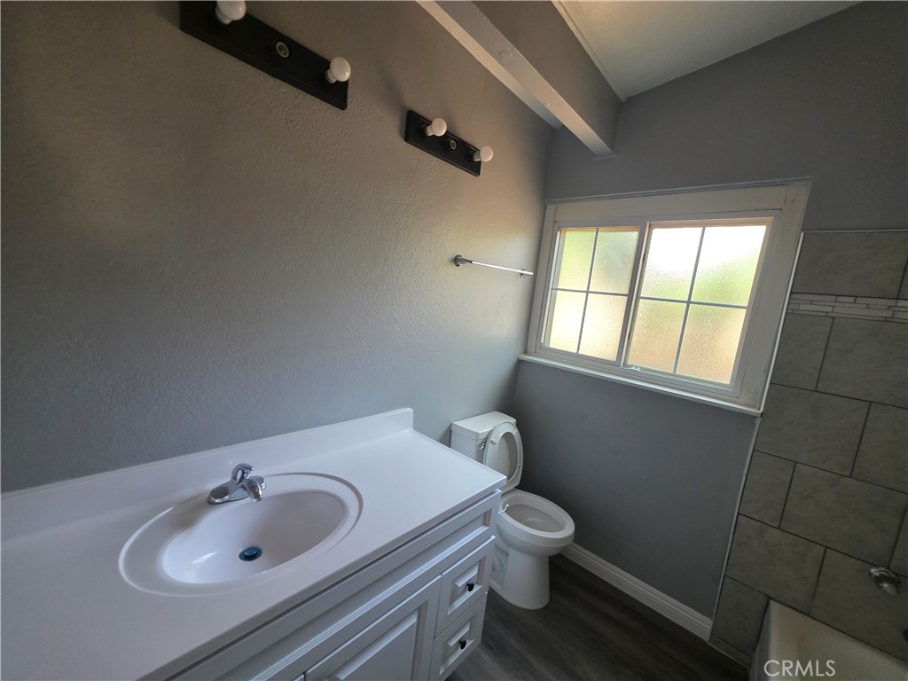 5801 Walter Street Riverside, CA 92504 - Photo 21 of 33 HALLWAY BATHROOM