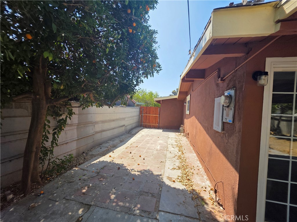 5801 Walter Street Riverside, CA 92504 - Photo 27 of 33 SIDE VIEW