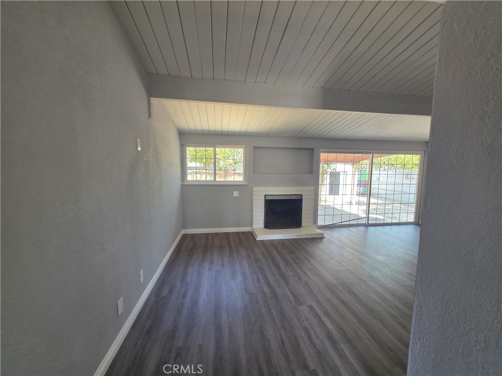 5801 Walter Street Riverside, CA 92504 - Photo 3 of 33 LIVING ROOM W/ FIREPLACE