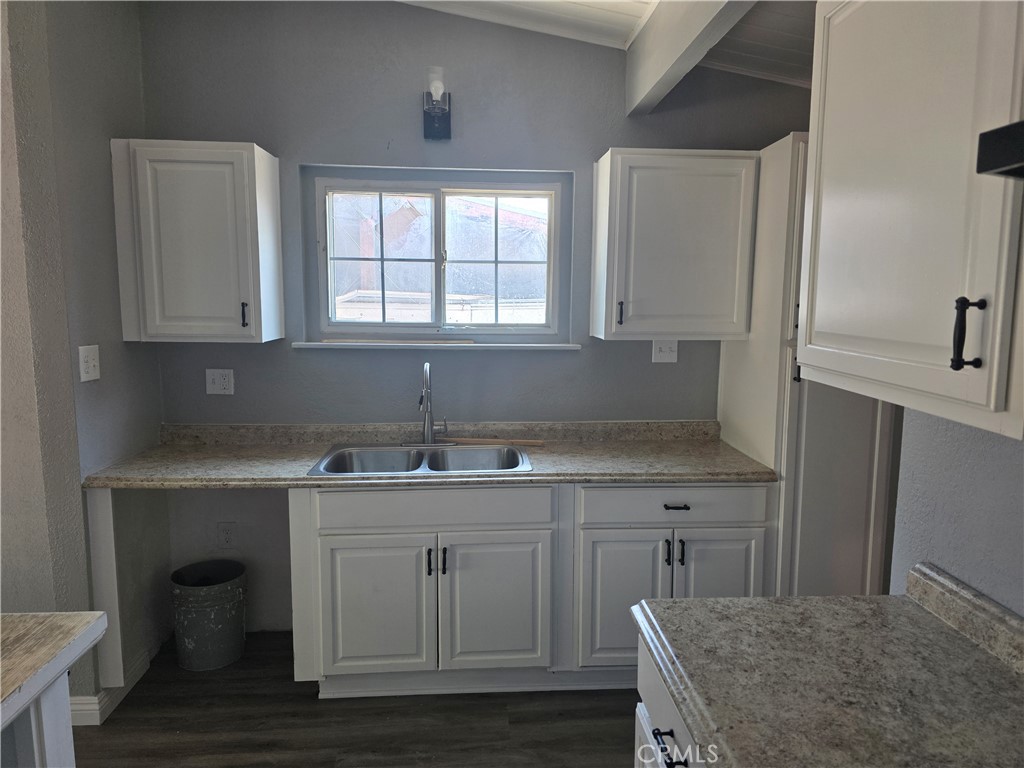 5801 Walter Street Riverside, CA 92504 - Photo 8 of 33 KITCHEN