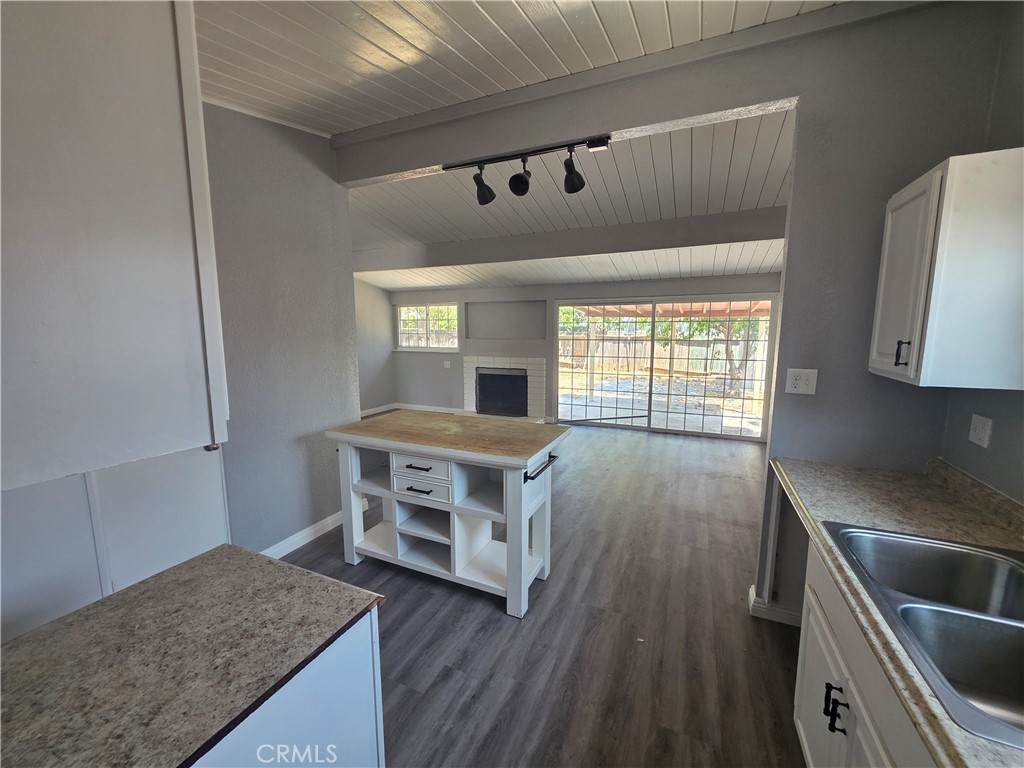 5801 Walter Street Riverside, CA 92504 - Photo 9 of 33 KITCHEN