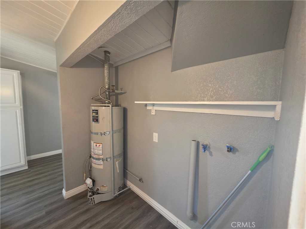 5801 Walter Street Riverside, CA 92504 - Photo 10 of 33 LAUNDRY AREA