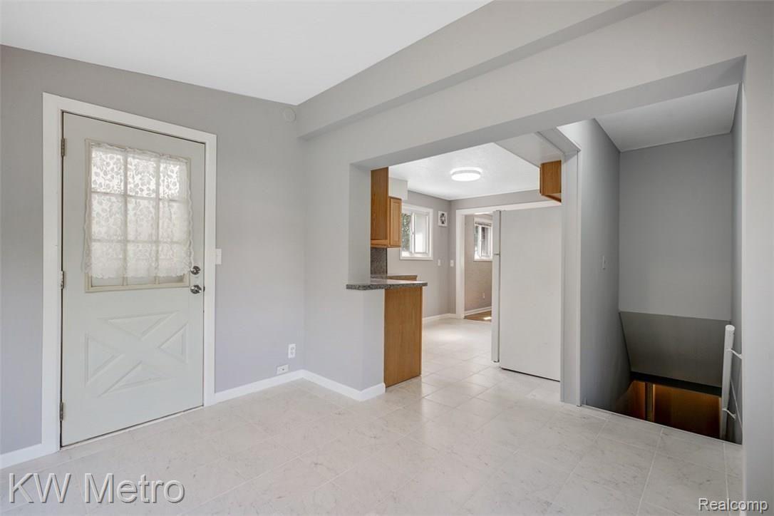 3508 West Webster Road Royal Oak, MI 48073 - Photo 10 of 25 dsc09998-dsc099999.jpg