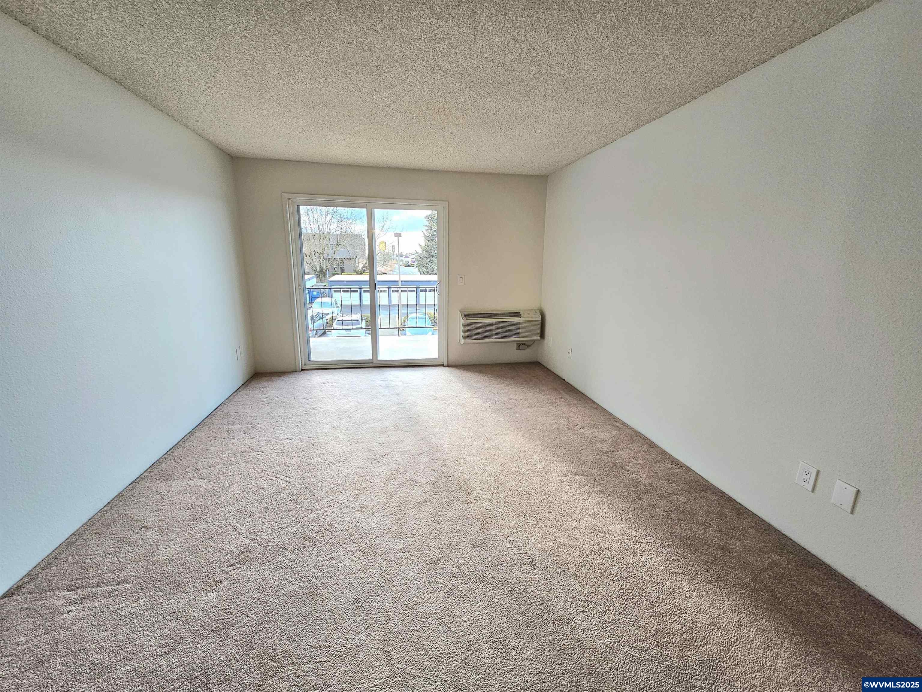 950 Evergreen Road, Unit 207 Woodburn, OR 97071 - Photo 14 of 33