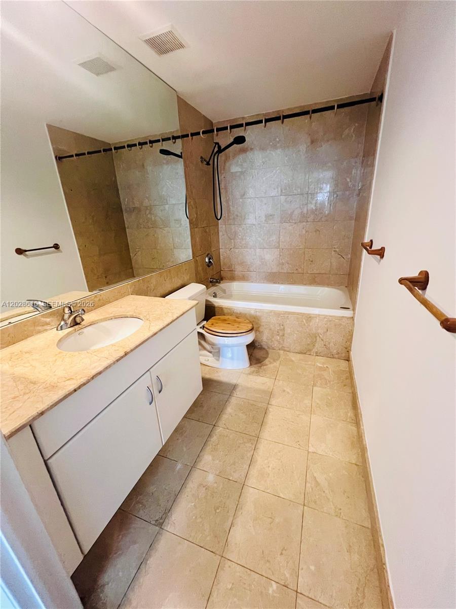 801 Brickell Key Boulevard, Unit 906 Miami, FL 33131 - Photo 11 of 29