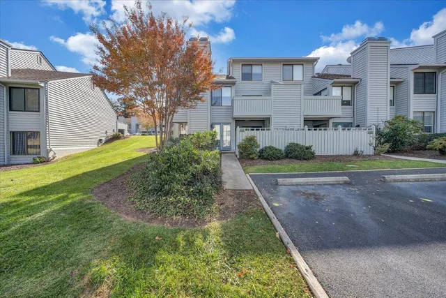 a view of a house with a yard