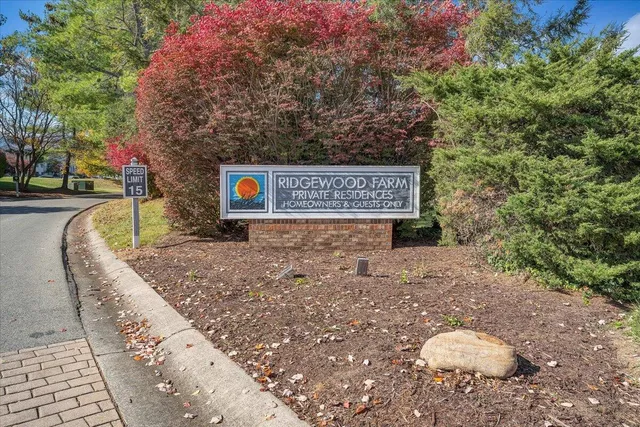 a sign that is on the side of the road