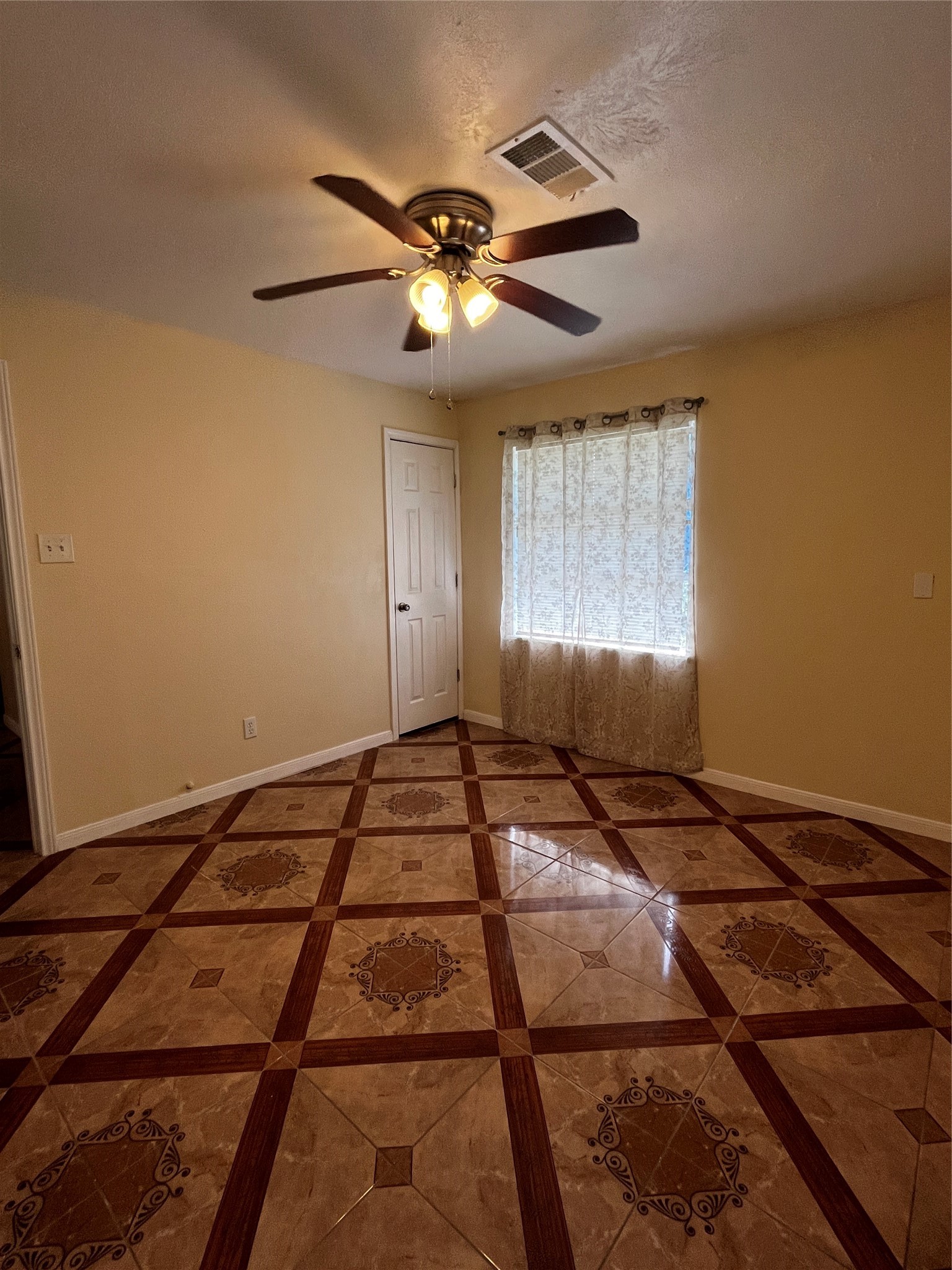 3163 Roe Drive Houston, TX 77087 - Photo 39 of 47 a view of a room with window