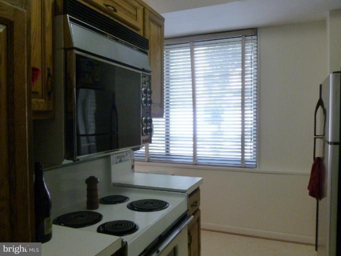 4740 Connecticut Avenue Northwest, Unit 202 Washington, DC 20008 - Photo 6 of 14 Kitchen