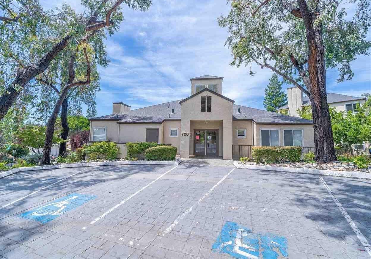 680 Dartmore Lane, Unit 259 Hayward, CA 94544 - Photo 4 of 25 a front view of a house with a yard and a garage