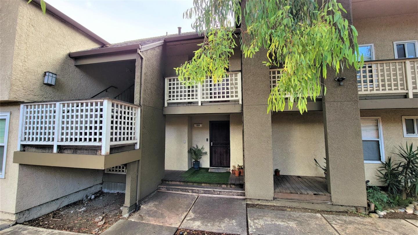 680 Dartmore Lane, Unit 259 Hayward, CA 94544 - Photo 9 of 25 a view of a porch with a bench