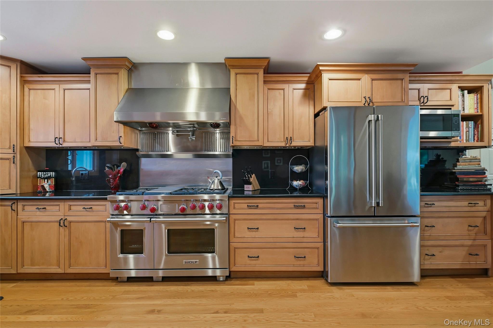 25 Edcris Lane Huntington, NY 11743 - Photo 12 of 40 Kitchen 5