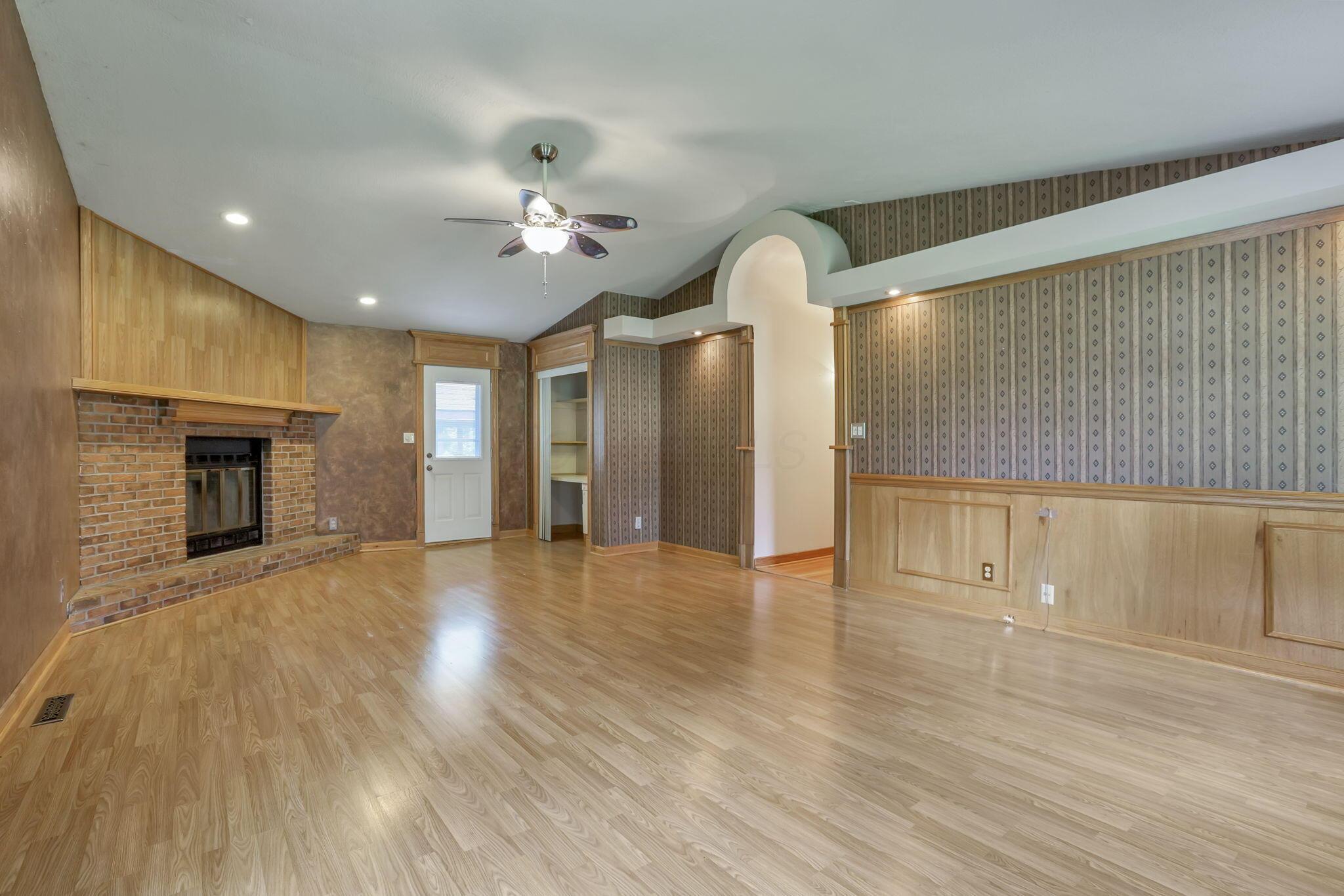 4655 Hayes Road Groveport, OH 43125 - Photo 15 of 85 Family Room