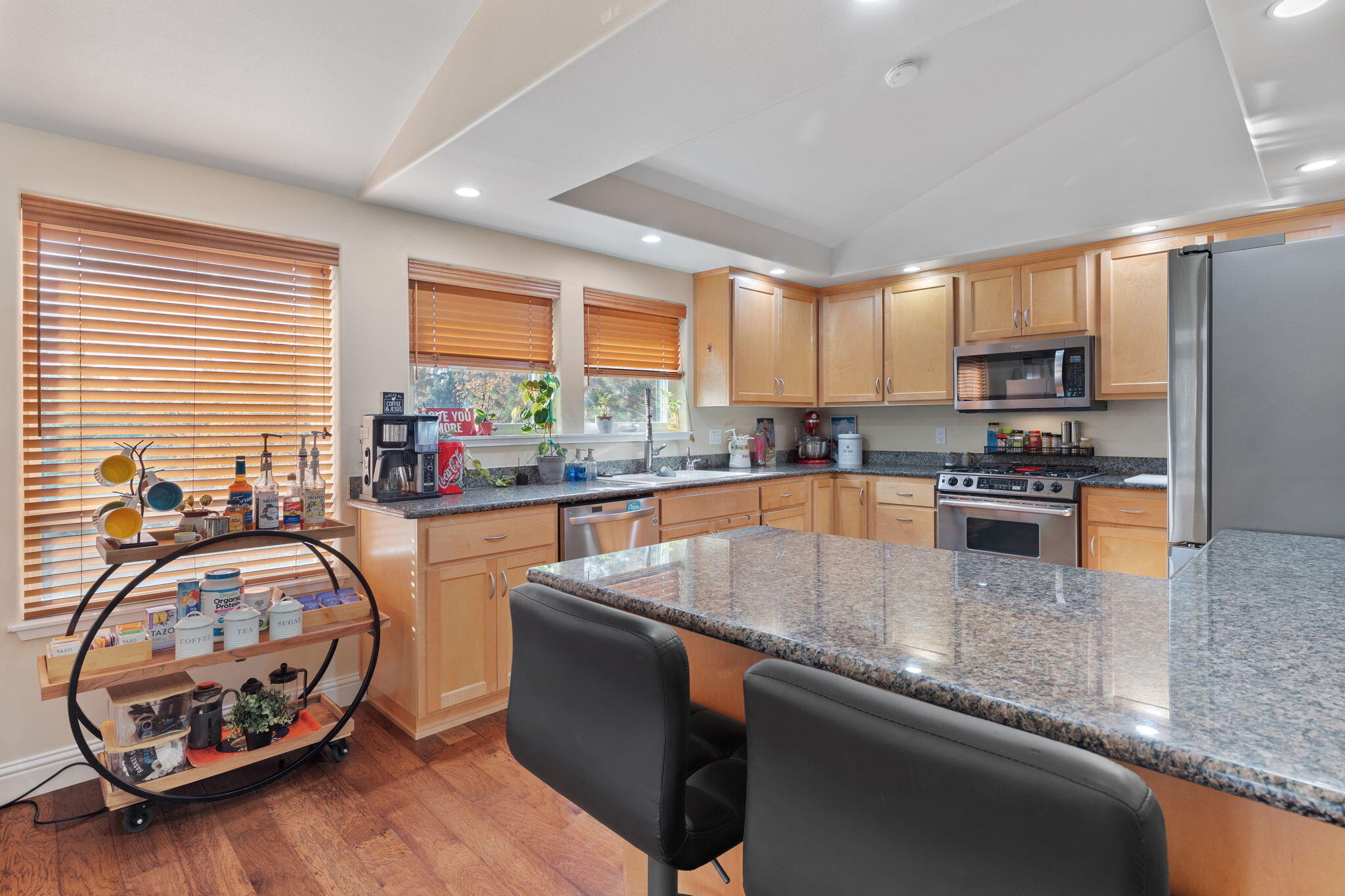 101 Cedar Ridge Terrace Rogue River, OR 97537 - Photo 7 of 36 Kitchen