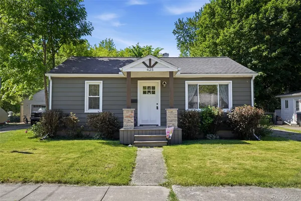 $270,000 | 425 West Caroline Street, Fenton, MI 48430