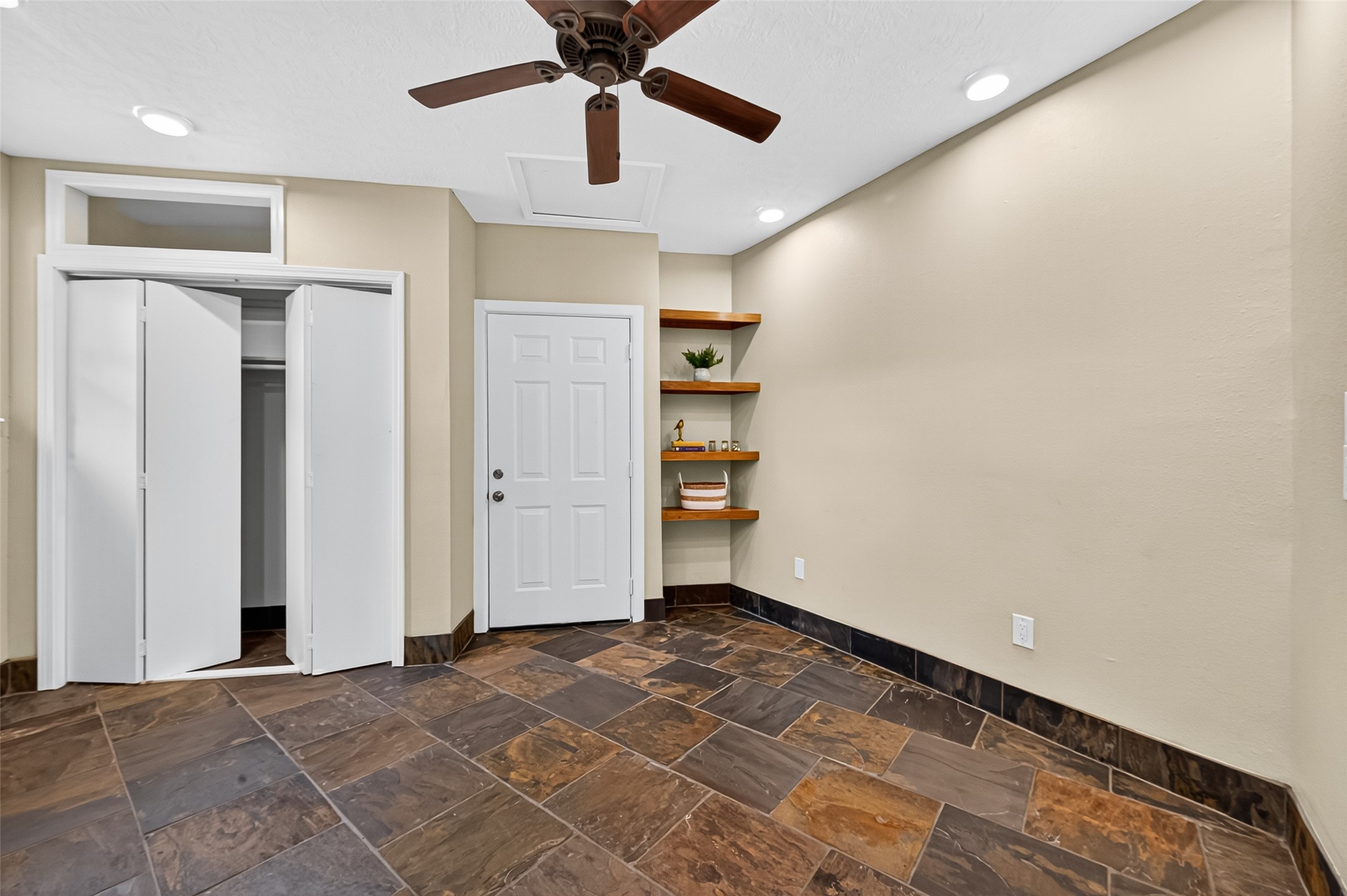 4628 Roseneath Drive, Unit A Houston, TX 77021 - Photo 10 of 21 Bedroom 3: 13x10 ft