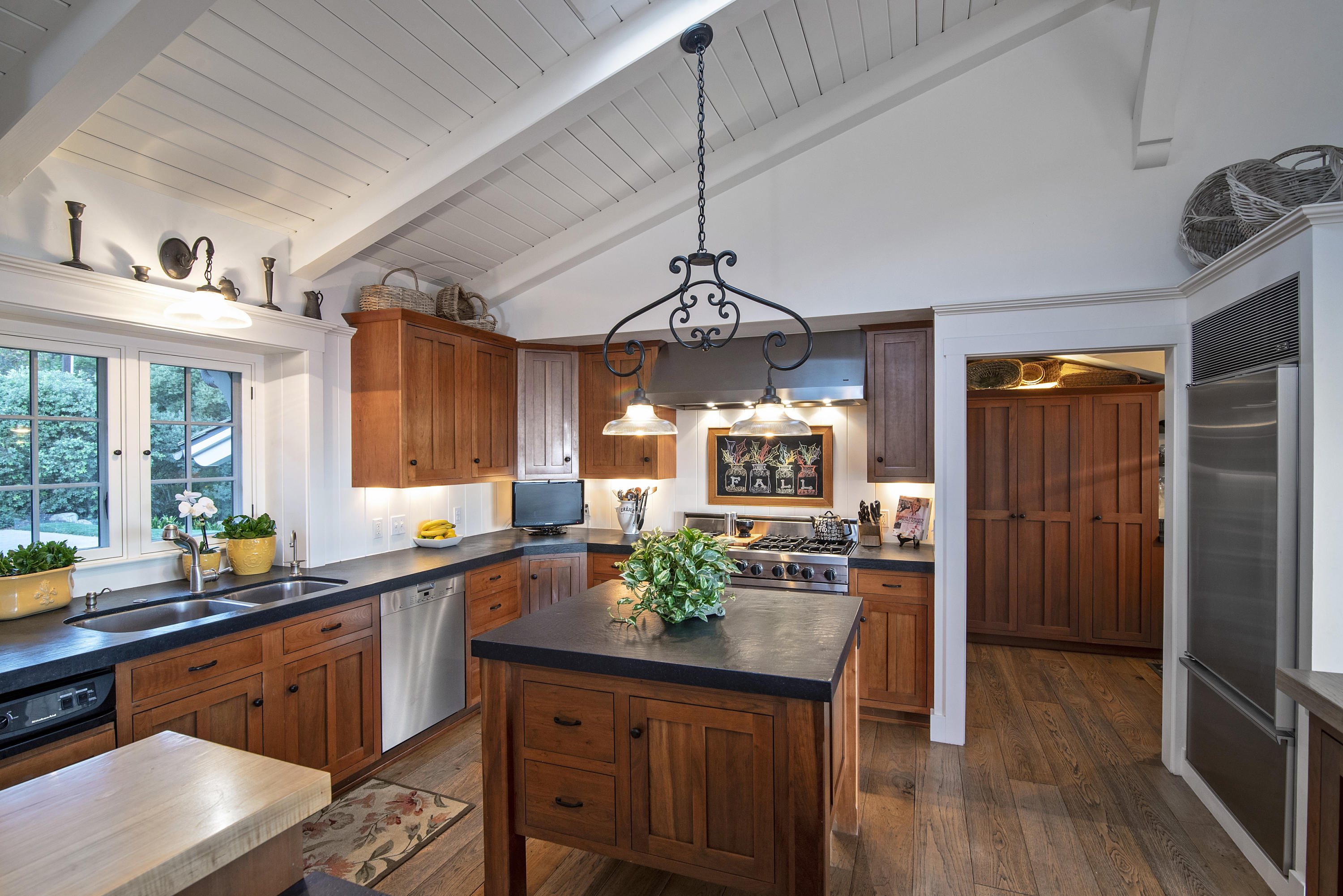 1136 Mission Ridge Road Santa Barbara, CA 93103 - Photo 7 of 20 MR7
