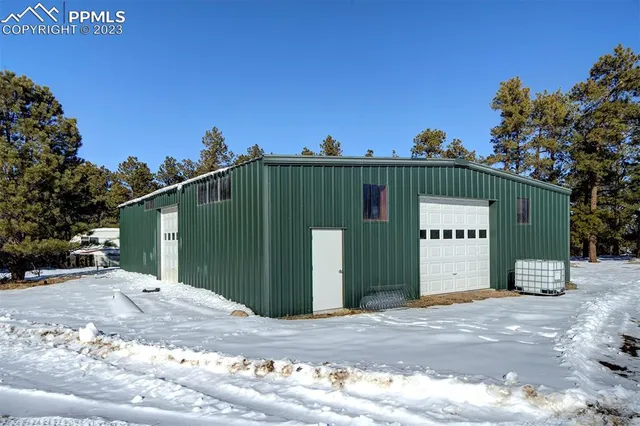 a view of a room with an empty space