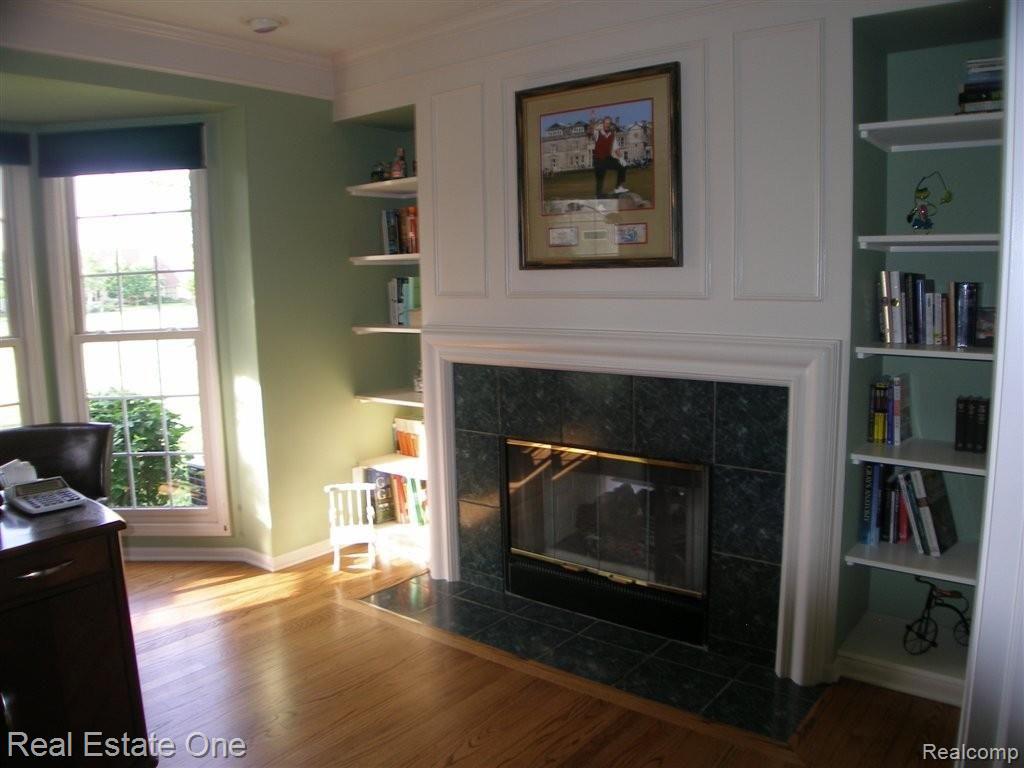 47074 Eastbourne Road Canton, MI 48188 - Photo 10 of 25 Library