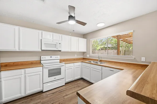 $2,000 | 5202 Roserock Lane, Spring, TX 77379