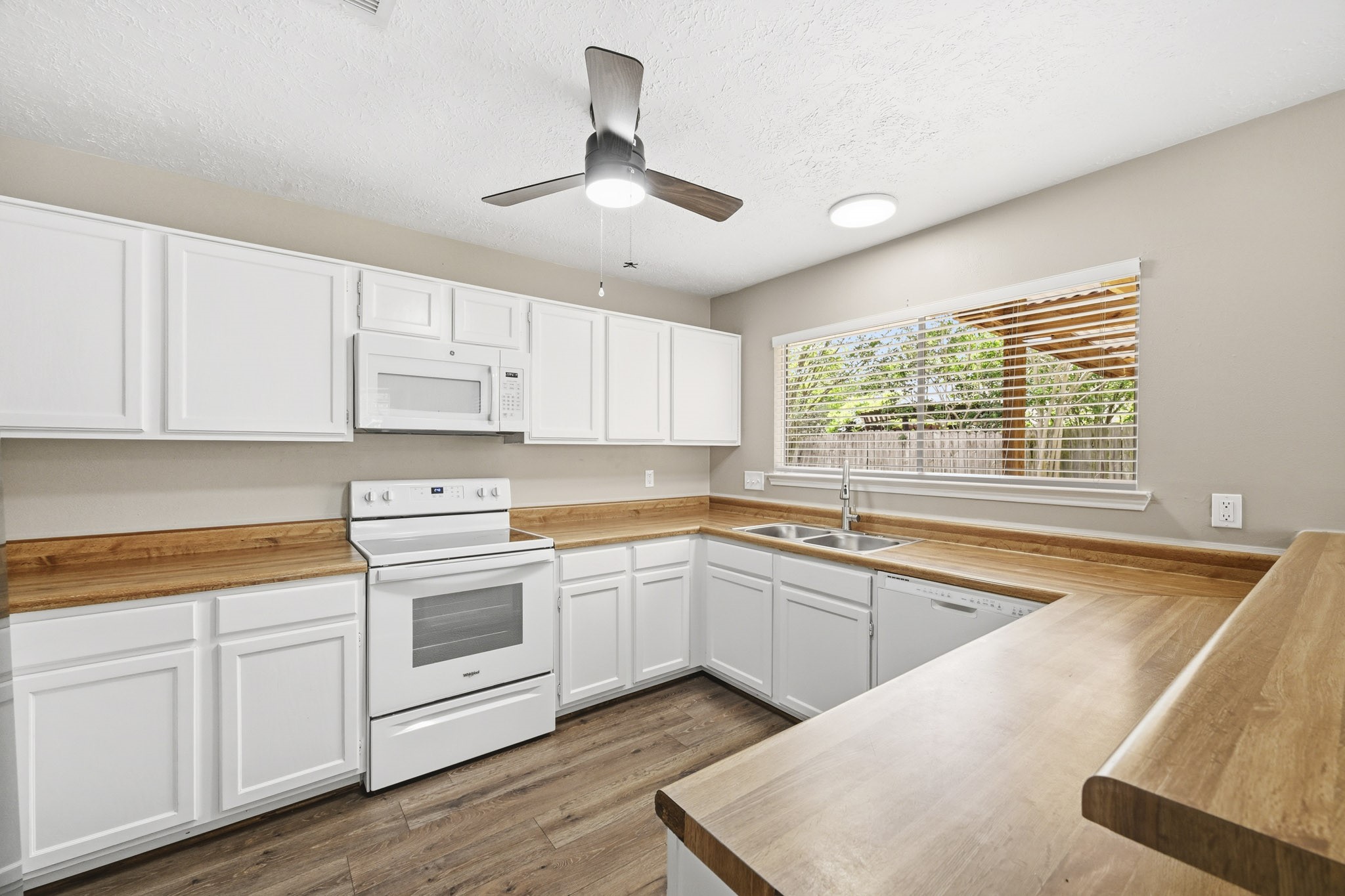 5202 Roserock Lane Spring, TX 77379 - Photo 2 of 17