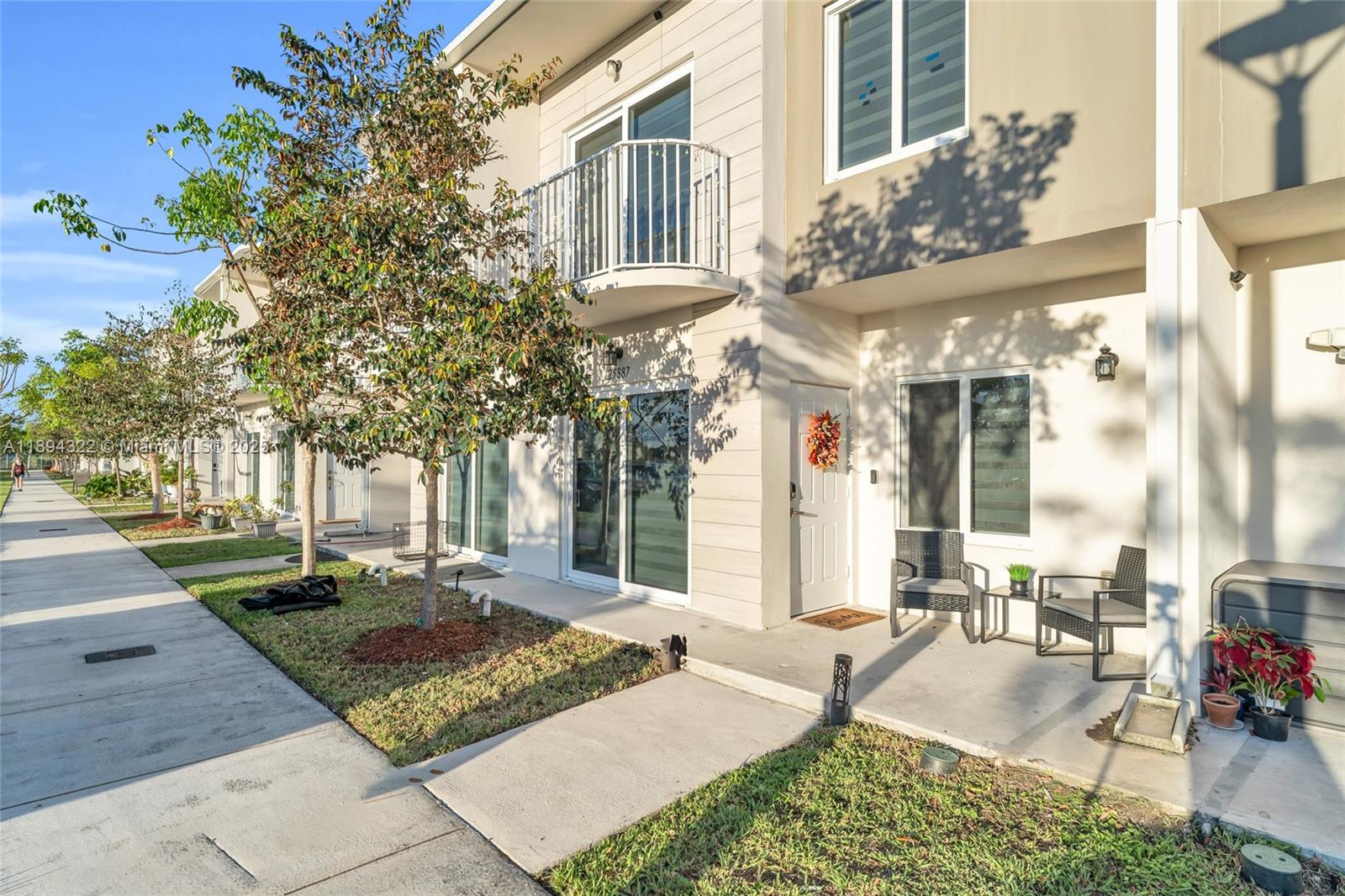 25887 Southwest 145th Avenue Miami, FL 33170 - Photo 3 of 35