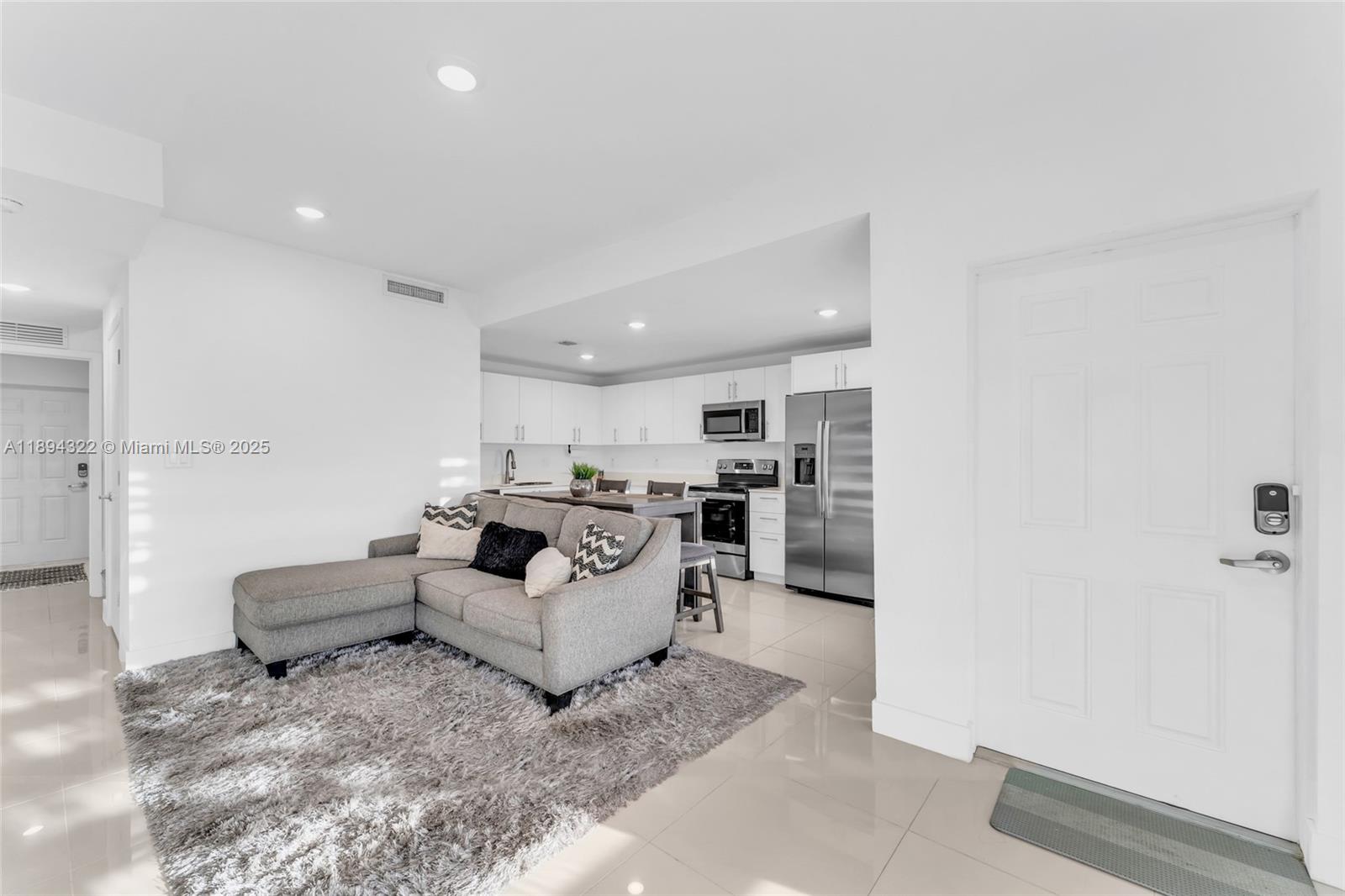 25887 Southwest 145th Avenue Miami, FL 33170 - Photo 5 of 35