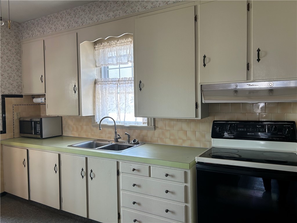 12 Bloomfield Street Pawtucket, RI 02861 - Photo 16 of 46