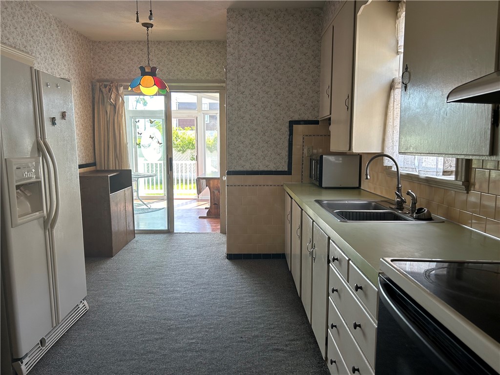 12 Bloomfield Street Pawtucket, RI 02861 - Photo 17 of 46