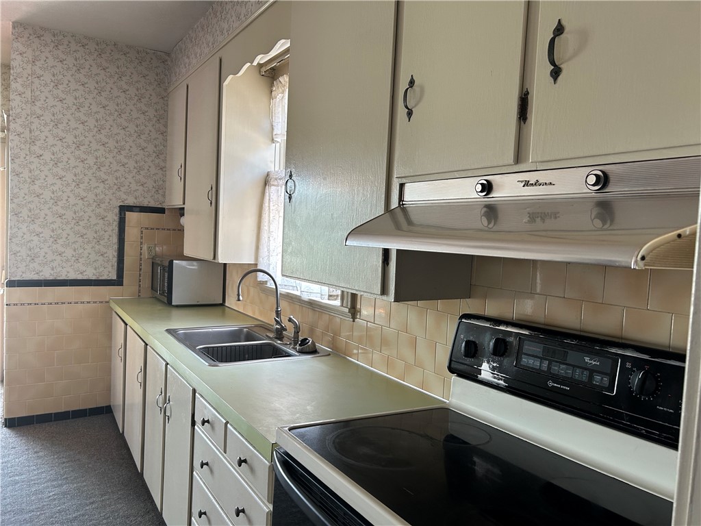 12 Bloomfield Street Pawtucket, RI 02861 - Photo 18 of 46