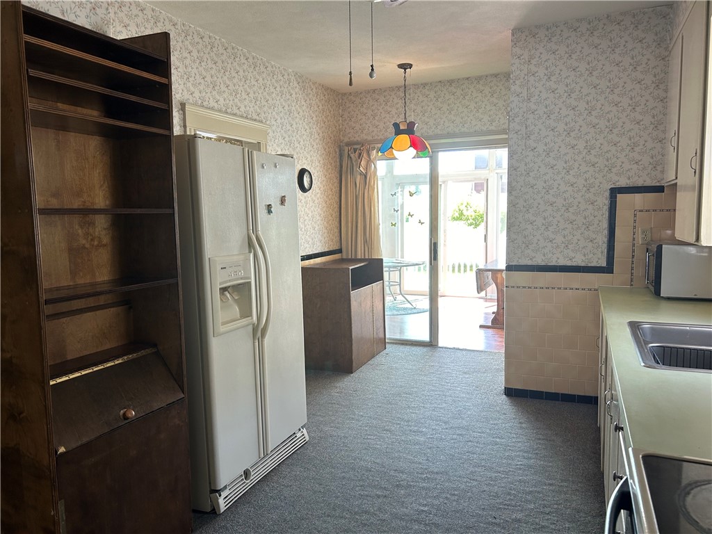 12 Bloomfield Street Pawtucket, RI 02861 - Photo 19 of 46