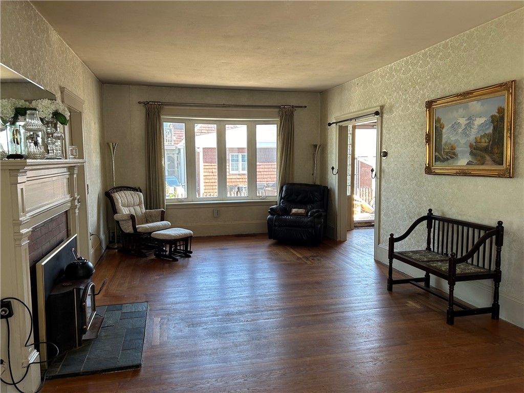 12 Bloomfield Street Pawtucket, RI 02861 - Photo 5 of 46