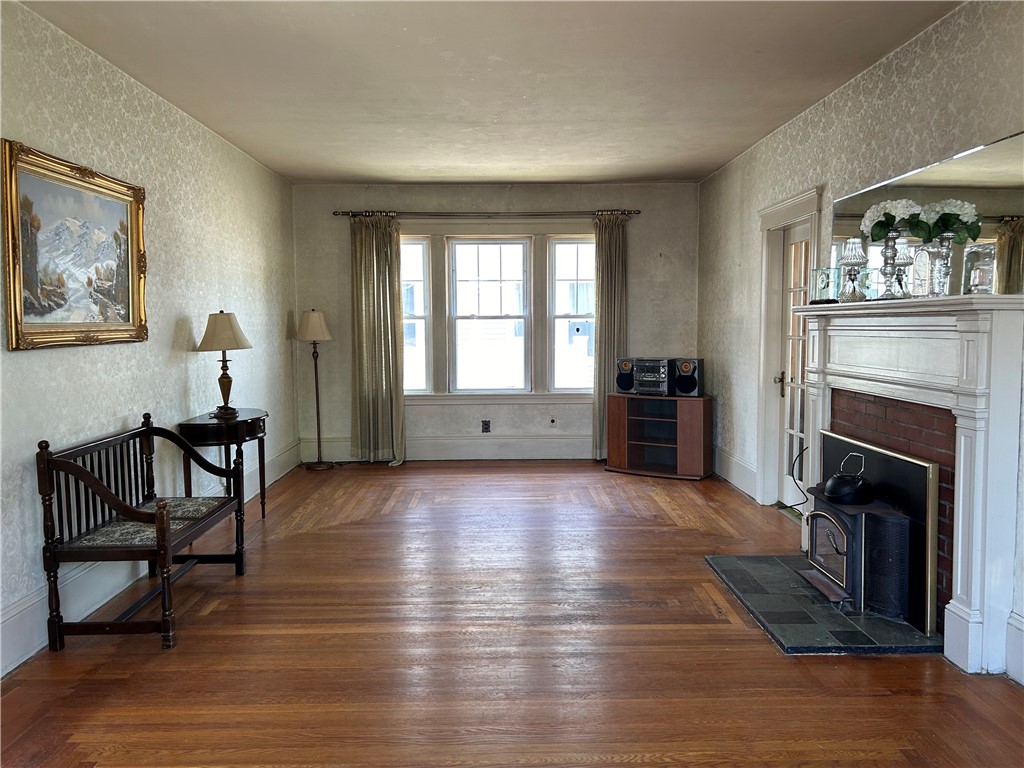 12 Bloomfield Street Pawtucket, RI 02861 - Photo 7 of 46